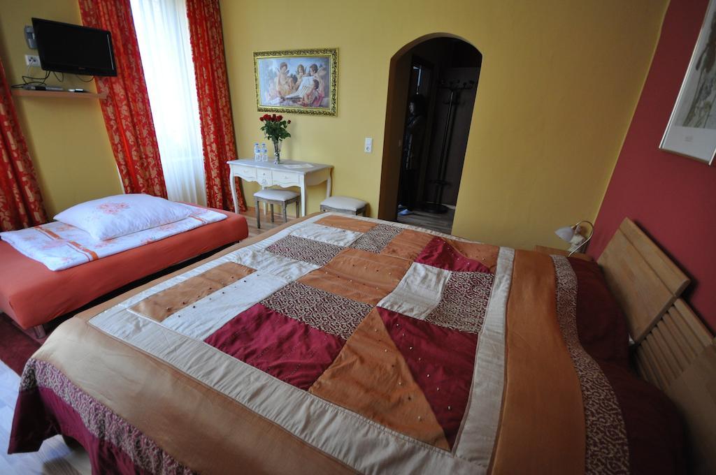 Hotel Restaurant "Athen" Munstermaifeld Bagian luar foto