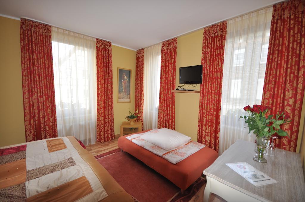 Hotel Restaurant "Athen" Munstermaifeld Bagian luar foto